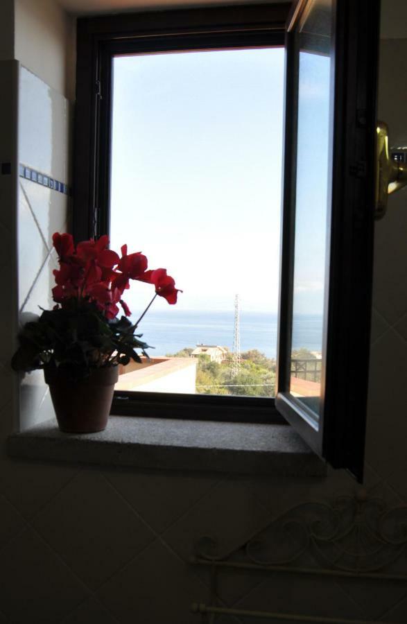 Villa Gemma Di Mare Santa Teresa Di Riva Bagian luar foto