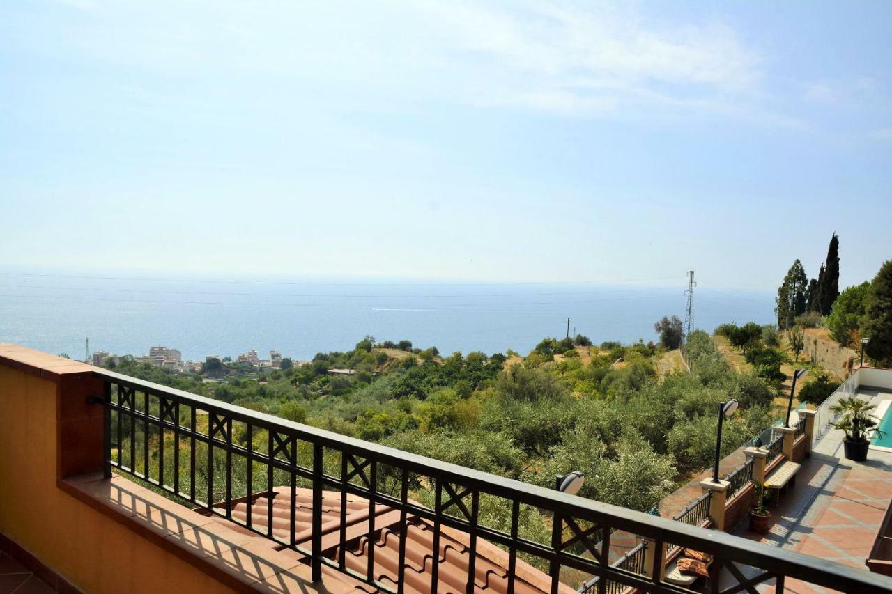 Villa Gemma Di Mare Santa Teresa Di Riva Bagian luar foto