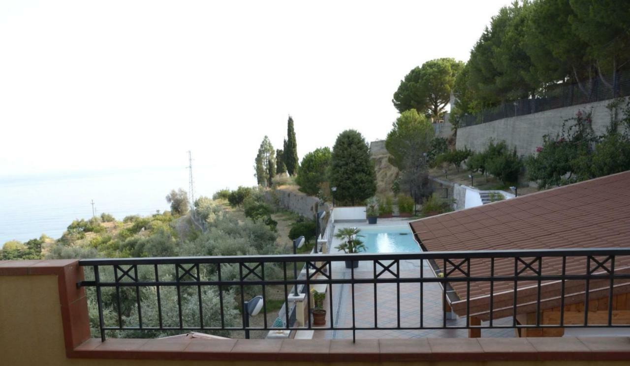 Villa Gemma Di Mare Santa Teresa Di Riva Bagian luar foto